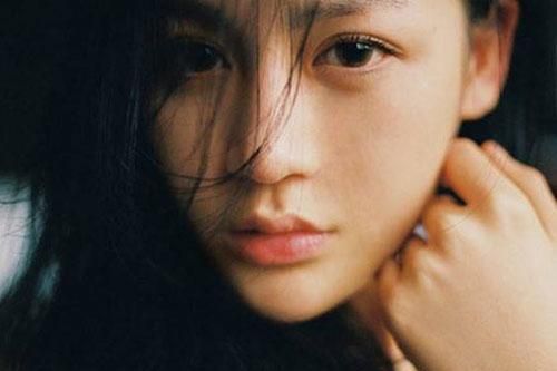 Tôi 'chết lặng' khi vô tình biết bí mật của bố mẹ về người anh nuôi