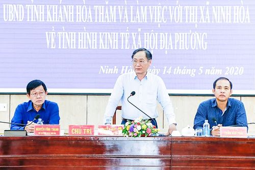 Ông Nguyễn Đắc Tài làm việc tại thị xã Ninh Hòa