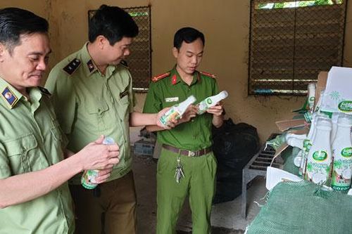 Thu giữ 3.600 chai sữa dừa nhập lậu