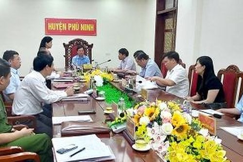 Chủ tịch UBND tỉnh Bùi Văn Quang làm việc tại huyện Phù Ninh