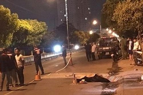 Nghi án người đàn ông tẩm xăng tự thiêu trên đường