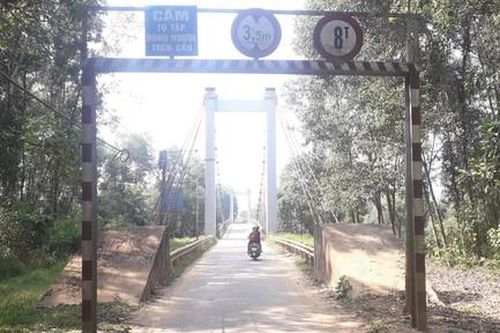 Thừa Thiên – Huế: Cầu treo xuống cấp, dân thấp thỏm khi đi qua