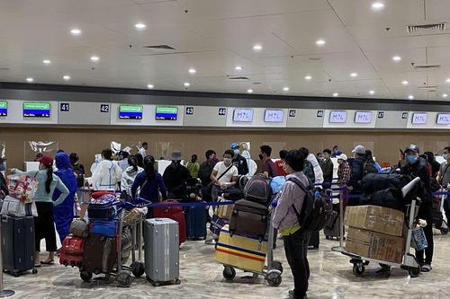 Đưa gần 200 công dân Việt Nam từ Philippines về nước