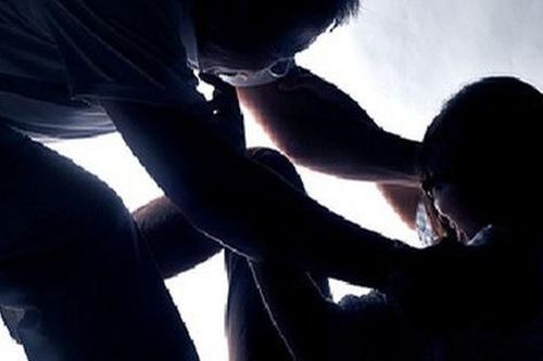 Bé gái 11 tuổi bị 'yêu râu xanh' hiếp dâm khi đang nằm ngủ trưa trong nhà
