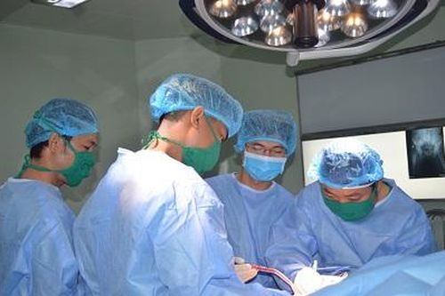 Thay khớp háng cho người cao tuổi, dễ mà khó. Vì sao?