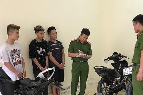 Nhóm thanh niên dàn cảnh trộm xe máy, qua mặt bảo vệ