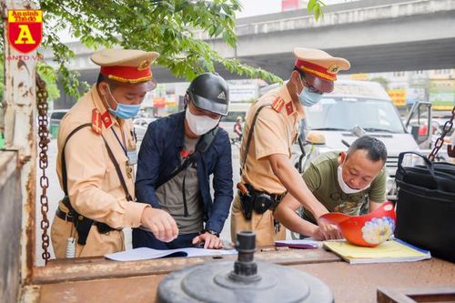 Xử phạt nhiều trường hợp vi phạm giao thông trong ngày đầu tổng kiểm tra, kiểm soát phương tiện