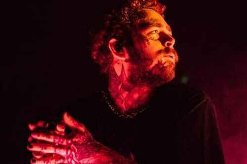 Âm nhạc khác biệt của nam nghệ sĩ vượt qua Ed Sheeran, Billie Eilish