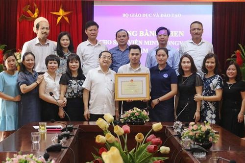 Tuyên dương lưu học sinh Lào đã cứu người tự tử