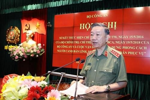 Xuất hiện ngày càng nhiều tấm gương CAND tận tụy, 'vì dân phục vụ'