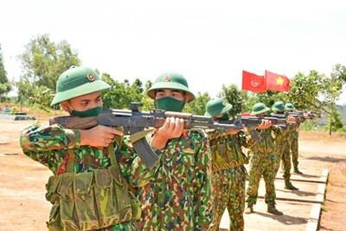 Giúp chiến sĩ mới trưởng thành qua từng ngày