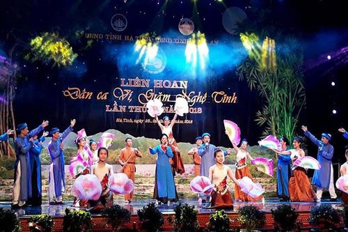 Giữ gìn, phát triển ví, giặm trên quê Bác