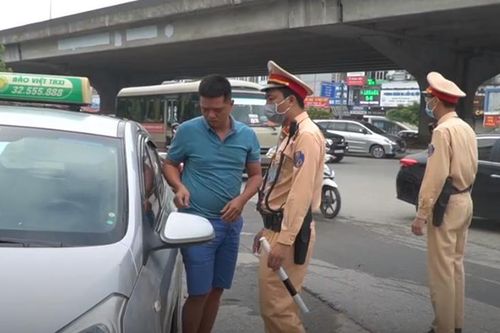CSGT tổng kiểm soát, dừng xe kiểm tra giấy tờ diễn ra thế nào?