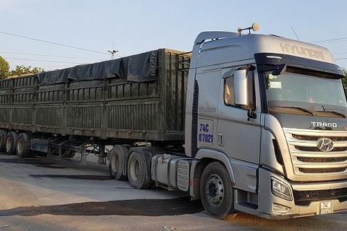 Quảng Bình 'bất lực' trong việc xử lý xe 'khủng' quá tải?
