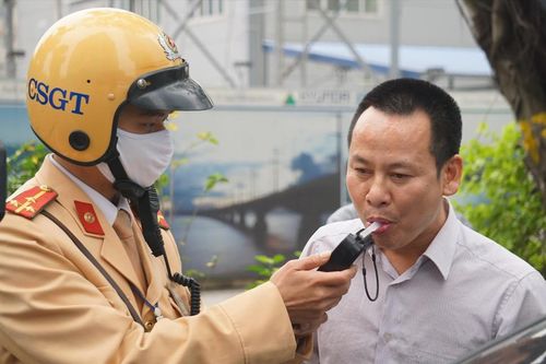 CSGT được dừng xe trong mọi trường hợp
