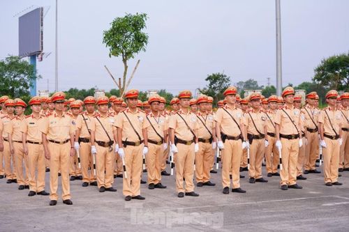 CSGT Hà Nội ra quân tổng kiểm soát, xử lý vi phạm giao thông