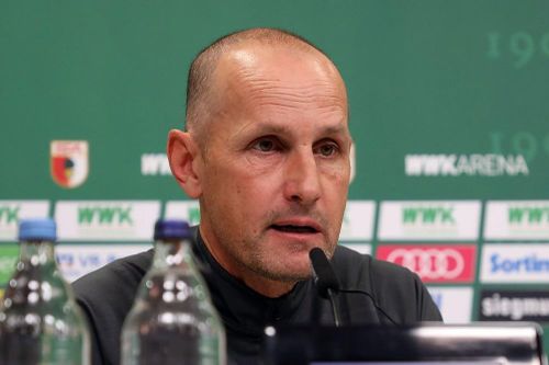 HLV Bundesliga bị cấm chỉ đạo vì… kem đánh răng