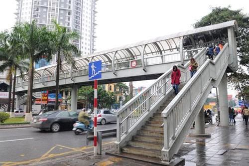 Hà Nội sắp có thêm 6 cầu vượt cho người đi bộ sang đường