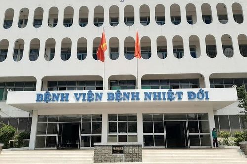 Phi công Anh được rút ống dẫn lưu, bác sĩ đang liên hệ người nhà bệnh nhân