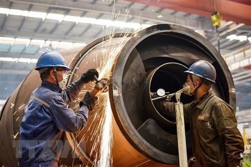 Sản lượng công nghiệp Trung Quốc tăng lần đầu tiên trong năm 2020