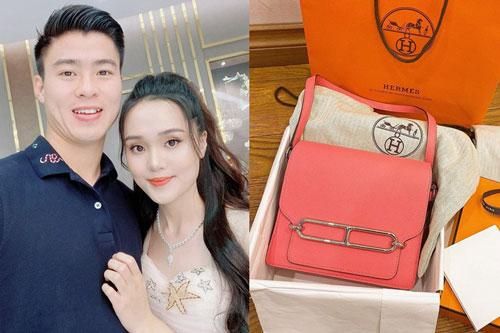 Hậu tin đồn hôn nhân lục đục, Quỳnh Anh sắm ngay túi Hermès trăm triệu, còn tag thẳng Duy Mạnh để 'khoe khéo'