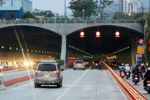 Những điều cấm kị khi lái ô tô trong hầm đường bộ