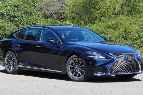 Lexus triệu hồi gần 749 xe để thay bơm nhiên liệu miễn phí tại Việt Nam