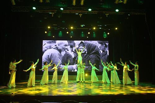 Bác Hồ trong trái tim văn nghệ sĩ