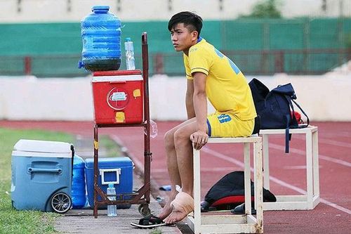 Tiền vệ Phan Văn Đức lại bị chấn thương