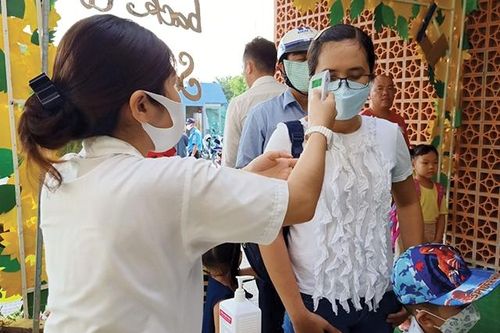Kiểm tra công tác vệ sinh và tình hình học sinh đến lớp