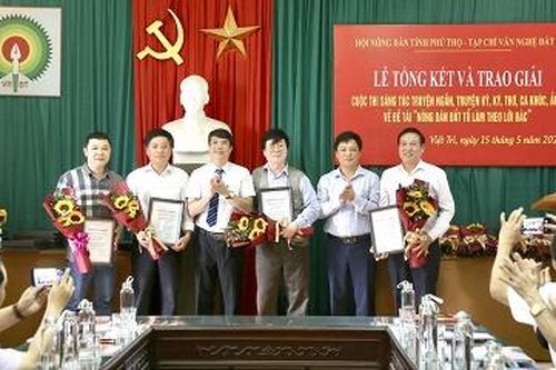 Trao giải cuộc thi sáng tác truyện ngắn, truyện ký, ký, thơ, ca khúc và ảnh về đề tài: 'Nông dân đất Tổ làm theo lời Bác'