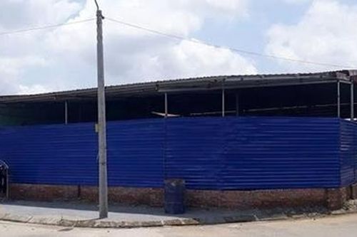 Ngang nhiên 'nhảy dù' xây dựng nhà trong chợ