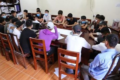 Xử lý 26 học sinh điều khiển môtô bốc đầu, nẹp pô gây mất ANTT