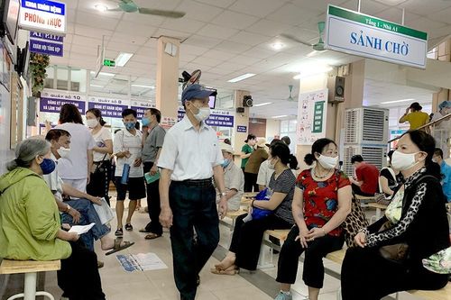 Mới nắng nóng đầu mùa, người cao tuổi đã liên tục nhập viện