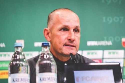 HLV phá luật cách ly đi mua kem đánh răng, đội bóng Bundesliga mang vạ