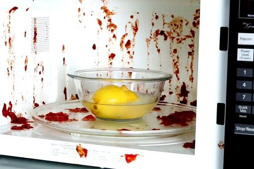 6 mẹo làm sạch lò vi sóng dính đầy dầu mỡ