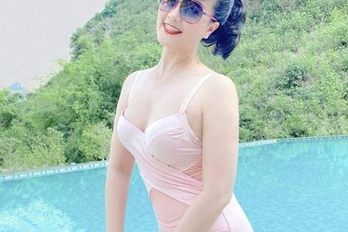 Vóc dáng tuổi 45 của Vân Dung với bikini khiến nhiều cô gái trẻ ngưỡng mộ