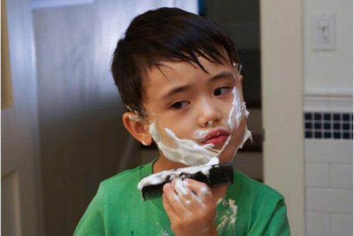 Nấm mốc 'sinh sôi' lan kín tai cậu bé 10 tuổi vì hai thói quen mà rất nhiều trẻ Việt cũng đang mắc phải