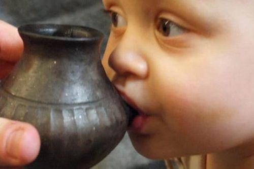 Phát hiện bình cai sữa cho trẻ thời tiền sử