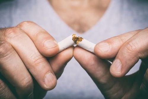 Thuốc lá làm tăng gần gấp đôi nguy cơ biến chứng COVID-19
