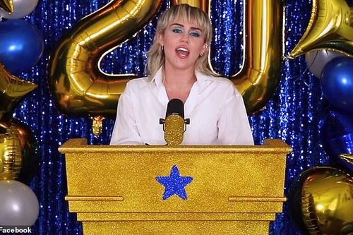 Miley Cyrus hát live tại lễ tốt nghiệp