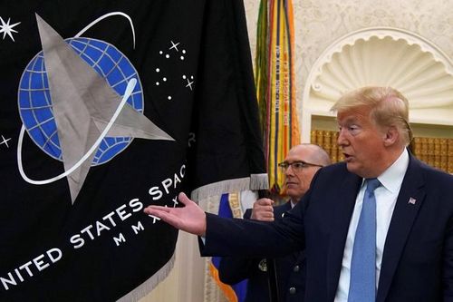 TT Trump nói Mỹ sắp có 'siêu tên lửa' giúp vượt mặt Nga, Trung Quốc