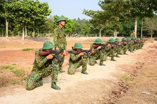 Vượt nắng luyện quân, thi đua 'về đích'