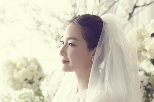 Sinh con đầu lòng ở tuổi 45, Choi Ji Woo trở thành 'bà mẹ lớn tuổi' đẹp nhất xứ Hàn