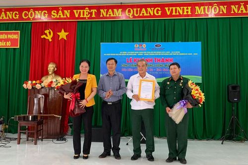 Trao tặng hệ thống điện mặt trời cho Đồn biên phòng Đăk Bô
