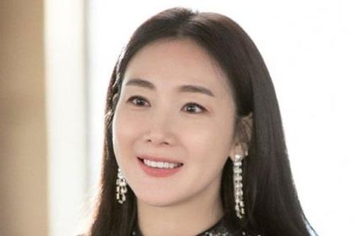 Nữ diễn viên 'Nấc thang lên thiên đường' - Choi Ji Woo sinh con đầu lòng ở tuổi 45