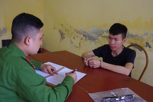 Dùng dao đâm trọng thương lái xe ôm để cướp tài sản