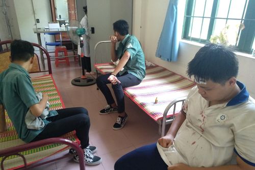 Mang hung khí vào trường nghề hành hung học viên để 'ra oai 'đại ca học đường'?
