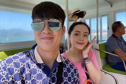 Duy Mạnh bộc bạch cảm xúc sau tin đồn 'đi đường quyền' với vợ 9x