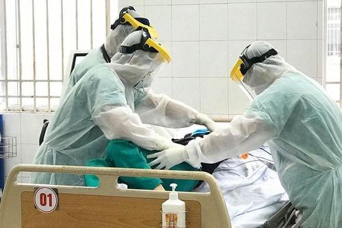 Gần 50 người hiến tặng phổi cứu nam phi công mắc COVID-19 là những ai